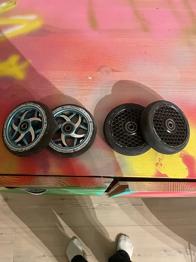 To RIGTIG GODE HJUL til løbehjul