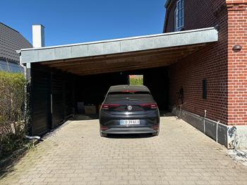 Stor carport med skur gives bort mod nedtagning