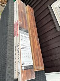 Laminat klikgulv,  mørk trælook