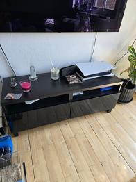 tv bord fra IKEA gives væk