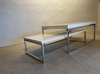 2 borde i højglans med stålben