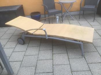 Solvogn liggestol med armlæn i flet og alustel