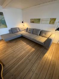 Ilva hjørnesofa med chaiselong grå stof