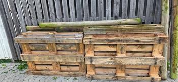 Paller og trykimprægnerede stolper træ