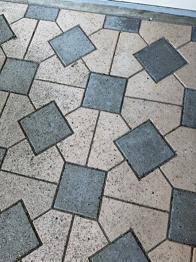 Gratis Terrasse-fliser i sand og koksgrå - flot mønster!