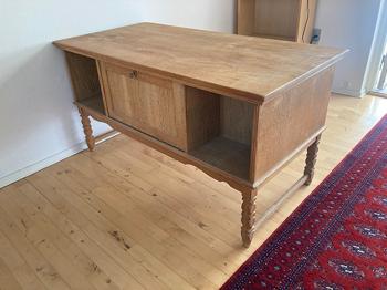 Henning Kjærnulf skrivebord i massiv egetræ