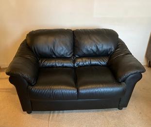 Sort kunstlædersofa