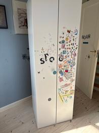 IKEA hvid klædeskab til børn med 2 låger