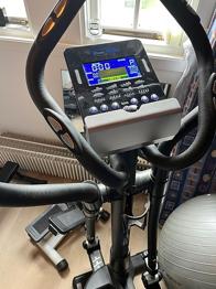 Næsten ubrugt cross trainer