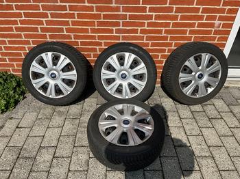Dæk: 8 Stk Stålfælge med Ford Kapsler og  Vinterdæk Passer til Ford Focus