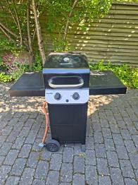 Char-Broil gasgrill med 2 brændere og sideborde
