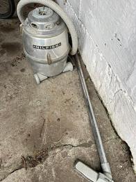 Gammel Nilfisk støvsuger