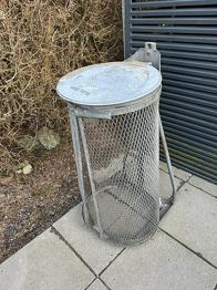 Skraldestativ i stål