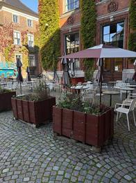Store plantekasser i træ til terrasse eller gårdhave
