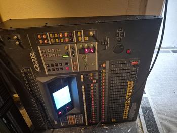 Yamaha 02R 24 kanal digital mixer.