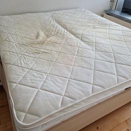 Boxmadrasser med sengeramme bortgives