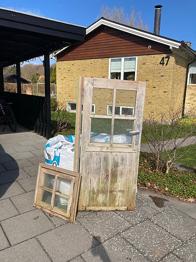 Trædør og vindue til legehus