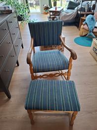 Gammeldags stol med taburet