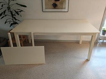 Spisebord med 2 tillægsplader