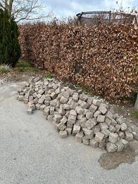 Brosten granit sten grå