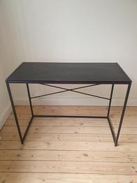 Skrivebord gives væk