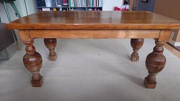 Gratis sofabord i massiv træ.