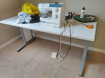 GRATIS Stort kvalitet arbejdsbord, justerbare skrueben