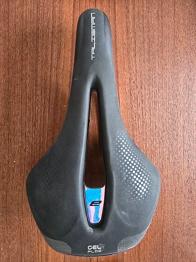 Cykelsæde / Sadel gives væk – Se mål på billeder