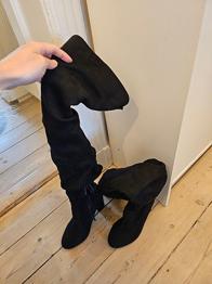 knæhøje højhælede sorte støvler