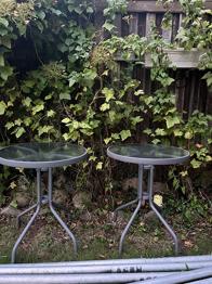 1 café bord i glas og sort metal