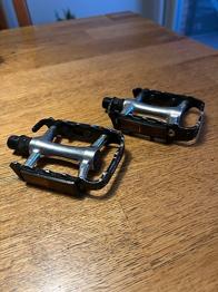 Cykelpedaler med refleks i metal