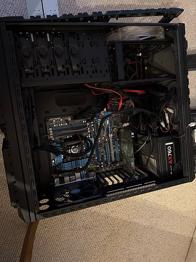 Kabinet, ATX psu, Asus bundkort, cpu og ram og gfx