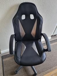 Yderst velholdt  Gamer/kontorstol