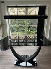 RESERVERET Spisebord i sort glas