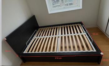 Gratis Seng med opbevaring 210 cm sort træramme