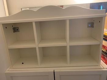 IKEA børnemøbel reol med flere rum gives væk gratis