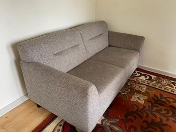 Grå 2/3-personers sofa