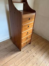 BORTGIVES / GRATIS ikea kommode