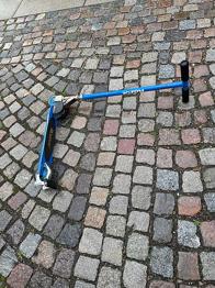 Gratis - Blå løbehjul med små hjul til børn