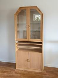 Vitrineskab søger nyt hjem