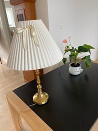 Fin gammel lampe i messing