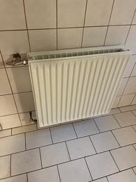 Hvid radiator BORTGIVES