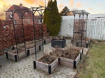Højbede og plantekasser samt espalier